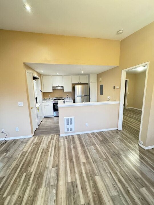 883 W San Ysidro Blvd in San Diego, CA - Building Photo