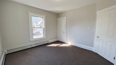 26 W Raymond St in Hartford, CT - Foto de edificio - Building Photo
