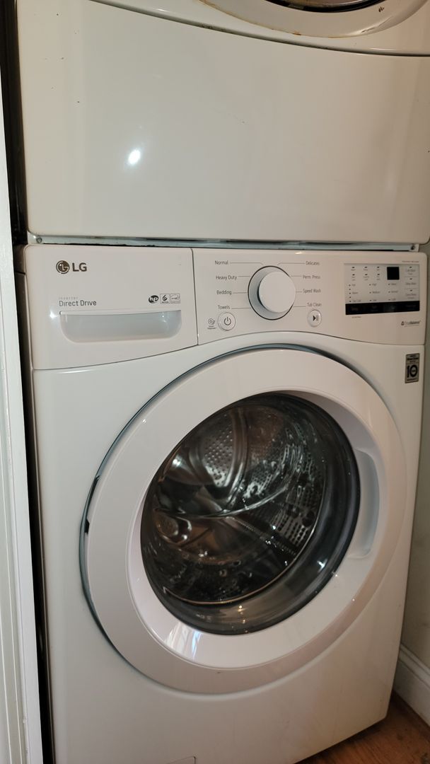 property at 435 Manor Pl NW