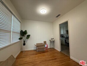14735 Bassett St in Los Angeles, CA - Building Photo - Building Photo