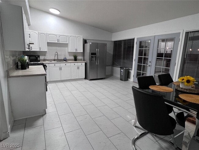 property at 5415 Oxbow St