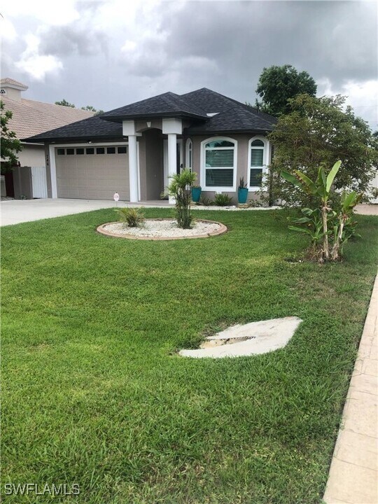 746 101st Ave N in Naples, FL - Building Photo