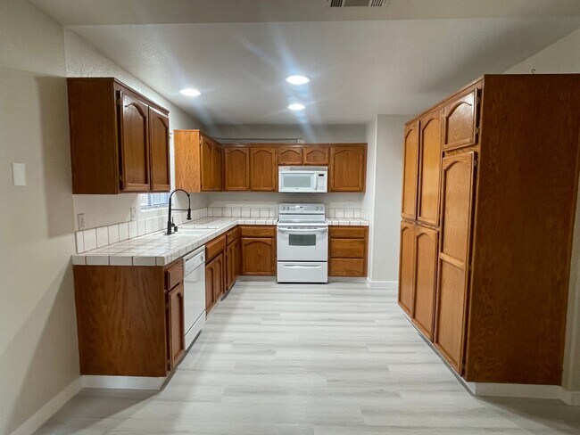 7263 Jimson Ave in California City, CA - Building Photo - Building Photo