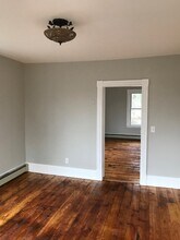17 Highland Park, Unit apt 2 in Uxbridge, MA - Building Photo - Building Photo