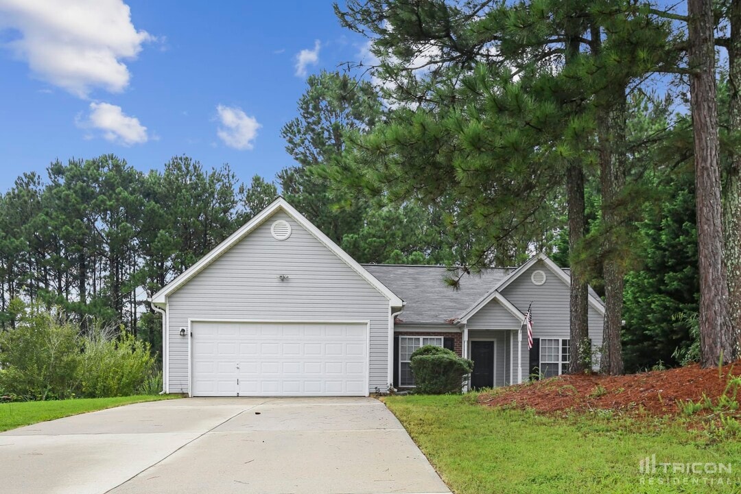 309 Lokey's Ridge Rd in Bethlehem, GA - Building Photo