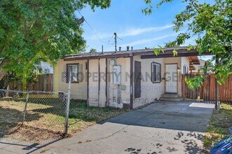 302 Chennault Ct in Sacramento, CA - Building Photo - Building Photo