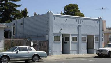 5466 Bancroft Ave in Oakland, CA - Foto de edificio - Building Photo