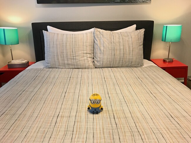 130 W 8th St, Unit 3 in Boston, MA - Building Photo - Building Photo