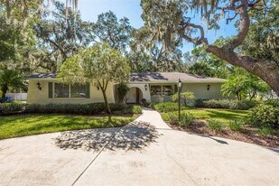 511 Crystal Beach Ave in Palm Harbor, FL - Building Photo