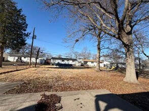 1665 Queens Dr in Florissant, MO - Building Photo - Building Photo