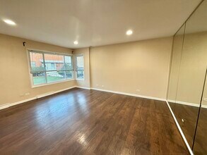 4926 Crain St in Skokie, IL - Building Photo - Building Photo