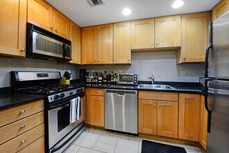 920 Jefferson St, Unit 305 in Hoboken, NJ - Foto de edificio - Building Photo