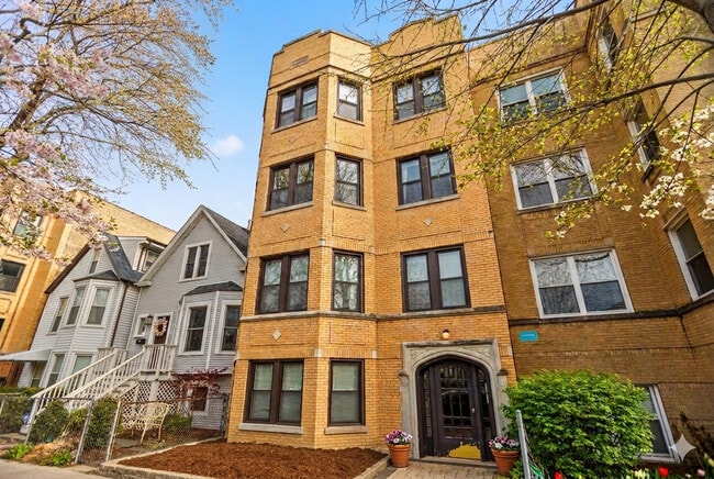 property at 4315 N Troy St