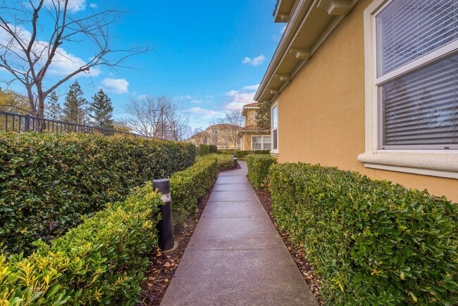 4800 Westlake Pkwy in Sacramento, CA - Building Photo - Building Photo