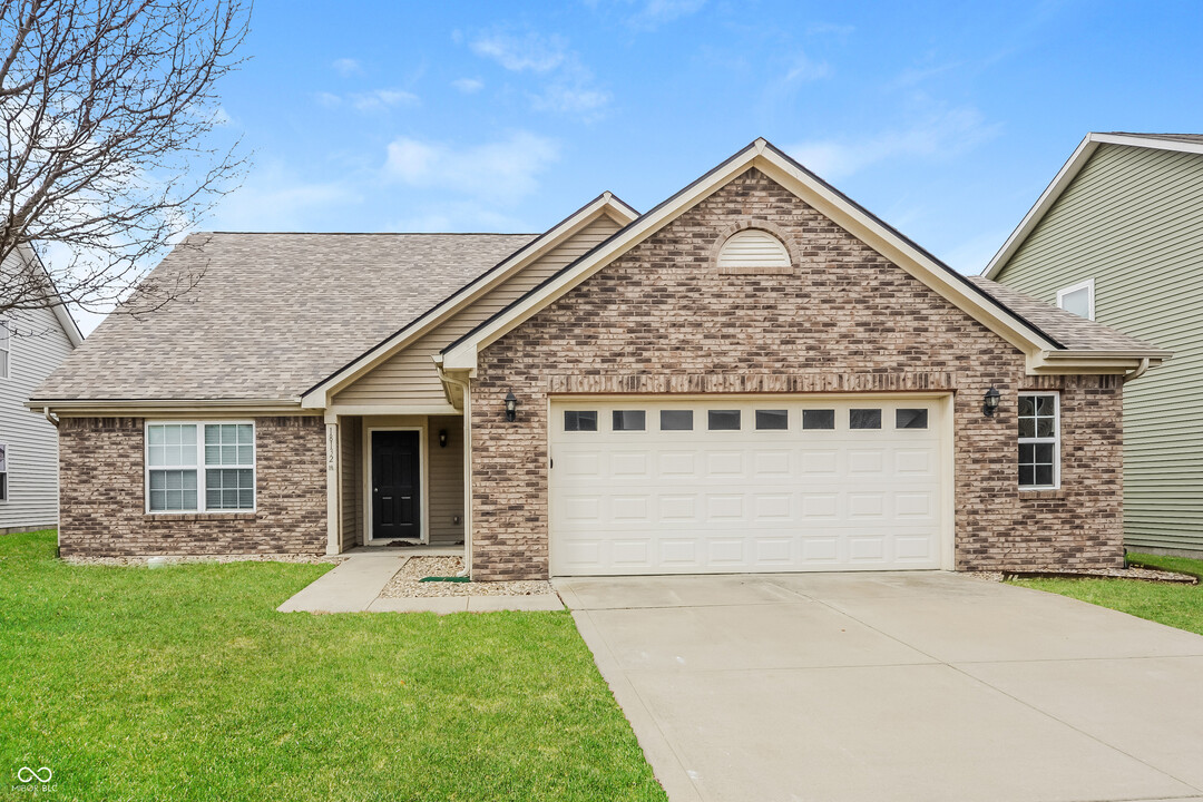 18132 Knobstone Way in Westfield, IN - Building Photo