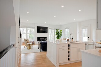 88 Summer St in New Canaan, CT - Building Photo - Building Photo