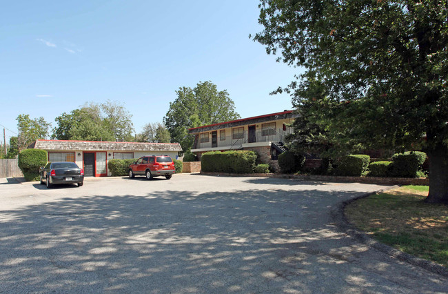 The Elms Apartments in El Reno, OK - Foto de edificio - Building Photo