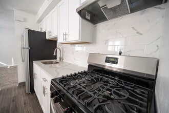 Sandalwood Apartments in Philadelphia, PA - Foto de edificio - Building Photo