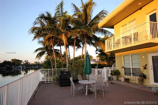 350 S Shore Dr-Unit -14 in Miami Beach, FL - Foto de edificio