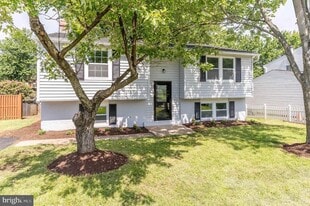 131 N Garfield Rd in Sterling, VA - Building Photo