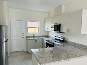 1405 W Garfield Ave, Unit 4 in Alton, TX - Building Photo - Building Photo