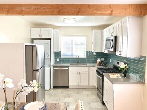 819 S Grand View St in Los Angeles, CA - Building Photo - Building Photo