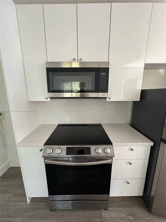 160 NE 77th St-Unit -1 in Miami, FL - Building Photo - Building Photo