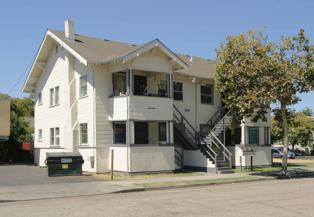 833 N Harrison St in Stockton, CA - Foto de edificio