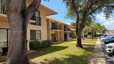 5855 Washington St in Hollywood, FL - Building Photo - Building Photo
