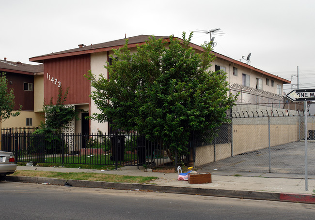 11423 Eucalyptus Ave in Inglewood, CA - Building Photo - Building Photo