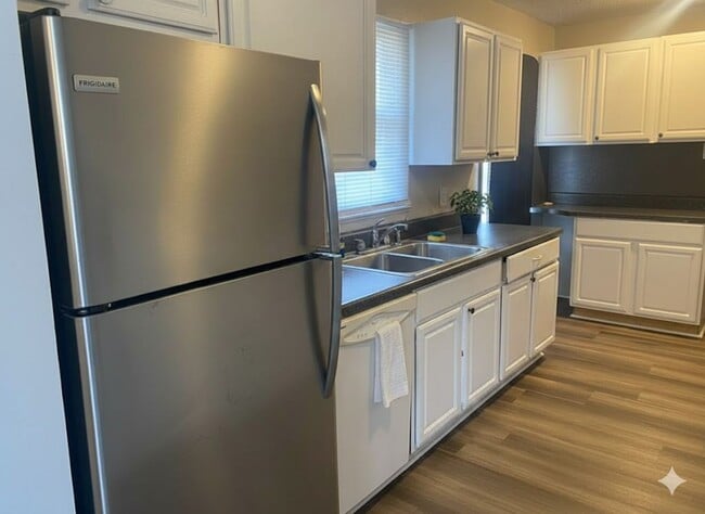 329 Richmond Dr in Fayetteville, NC - Building Photo - Building Photo