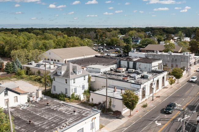 Greybarn Patchogue in East Patchogue, NY - Building Photo - Building Photo