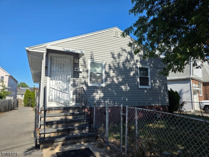 807 Canton St in Elizabeth, NJ - Building Photo