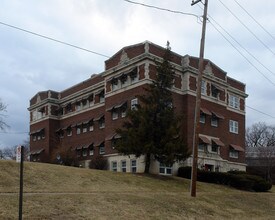 Whitney Manor in Toledo, OH - Building Photo - Building Photo