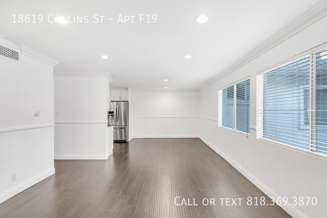 18619 Collins St in Los Angeles, CA - Building Photo - Building Photo