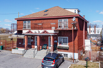 15 Larch St in Ottawa, ON - Building Photo - Building Photo