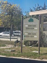 5296 Treetops Dr, Unit 5296 in Naples, FL - Foto de edificio - Building Photo