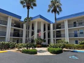 1828 Pine Valley Dr in Ft. Myers, FL - Building Photo