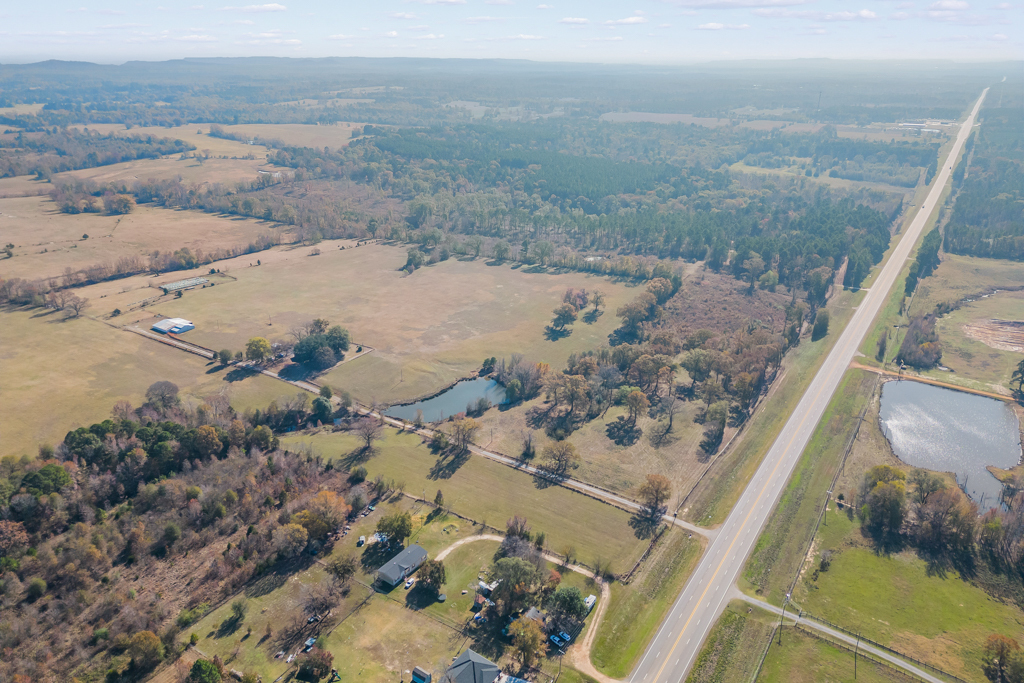 10456 US Hwy 271 N in Gilmer, TX - Building Photo