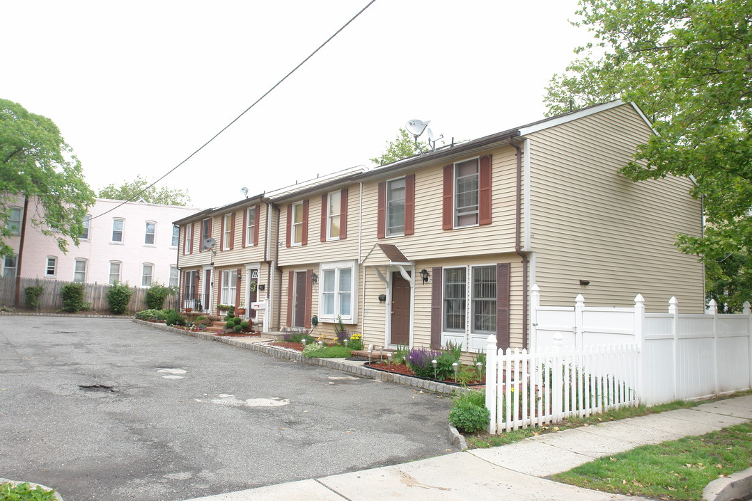 94-96 Commerce St in Perth Amboy, NJ - Building Photo