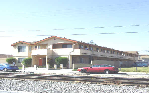 1261 W 166th St in Gardena, CA - Foto de edificio