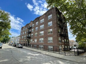 6 Stockton Place in East Orange, NJ - Building Photo - Building Photo