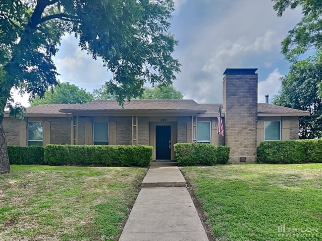 property at 1122 Oakbluff Dr