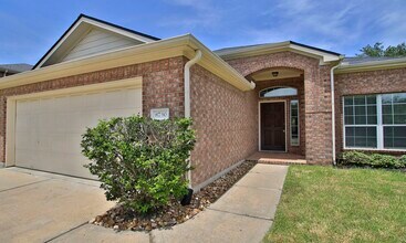 8730 Cedar Walk Dr in Tomball, TX - Building Photo - Building Photo