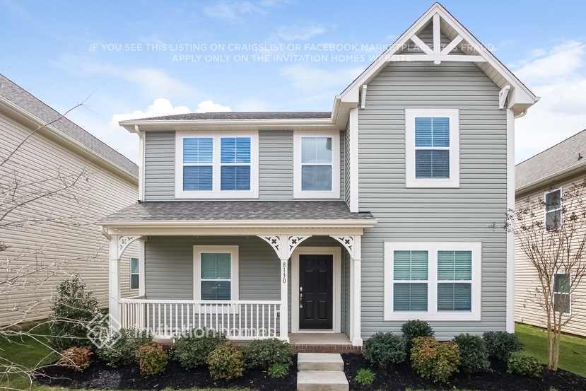 8130 Dumphries Dr in Huntersville, NC - Foto de edificio