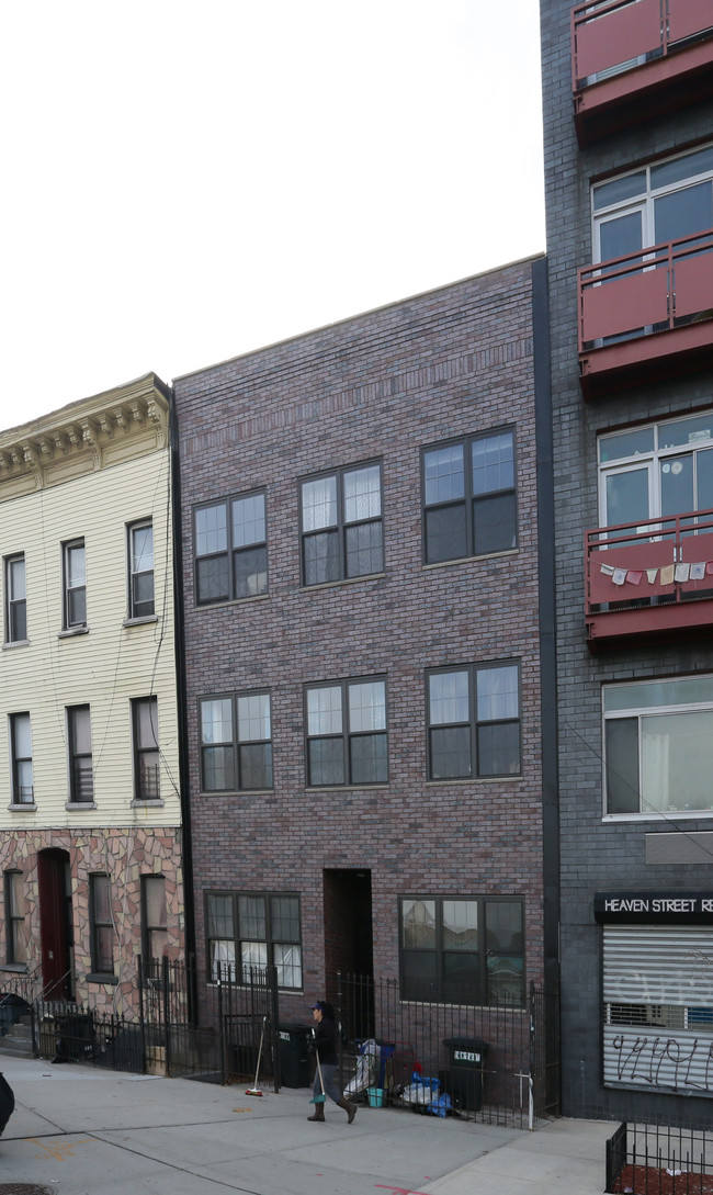 188 Noll St in Brooklyn, NY - Building Photo - Building Photo