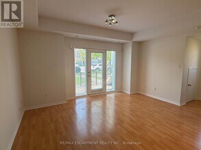 5055 Oscar Peterson Blvd in Mississauga, ON - Building Photo - Building Photo