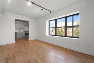 850 West Side Ave in Jersey City, NJ - Building Photo