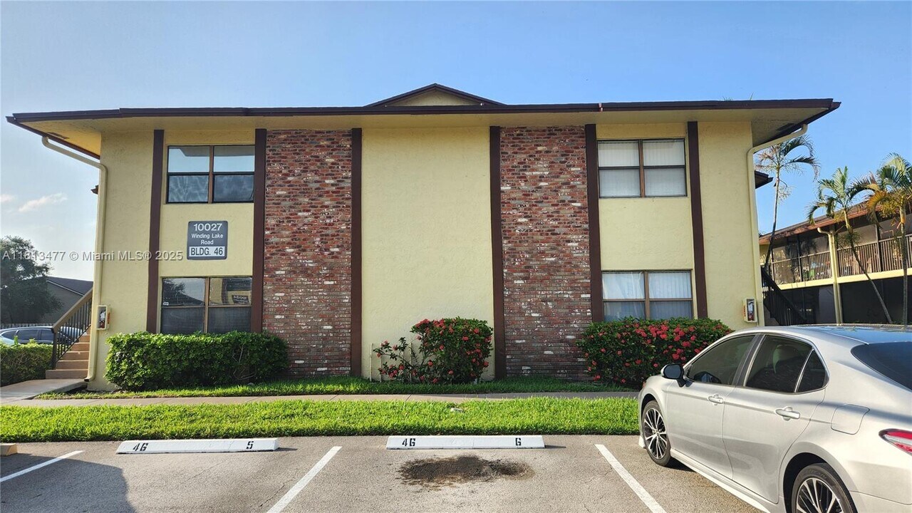 10027 Winding Lake Rd in Sunrise, FL - Building Photo