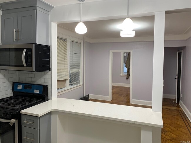 48-11 59th St-Unit -1st FL in Queens, NY - Building Photo - Building Photo